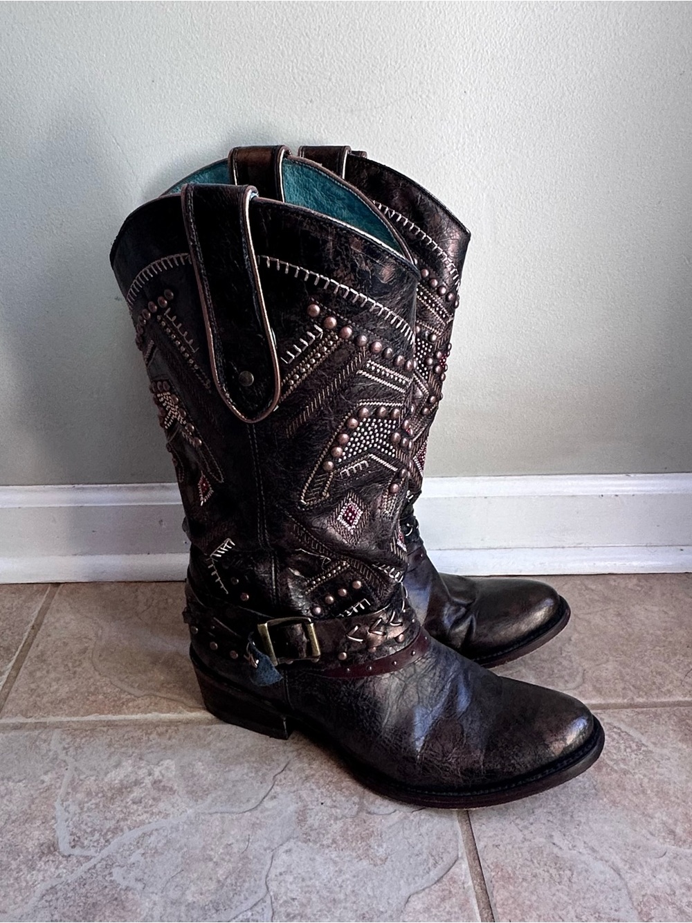 CORRAL Studded Thunderbird and Harness Round Toe Cowgirl Boots C2932